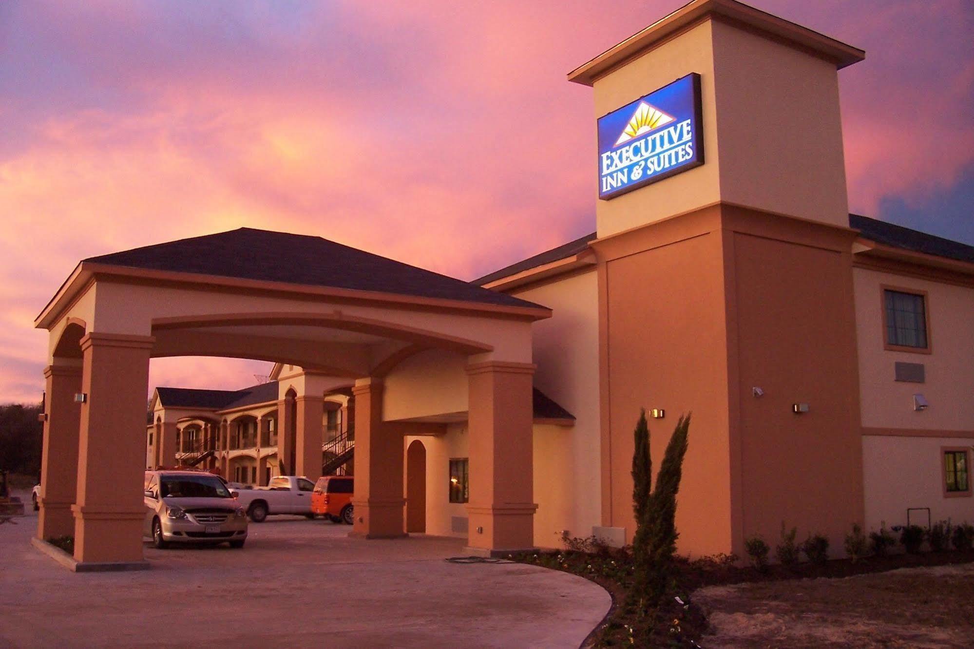 Executive Inn & Suites - Jewett ภายนอก รูปภาพ