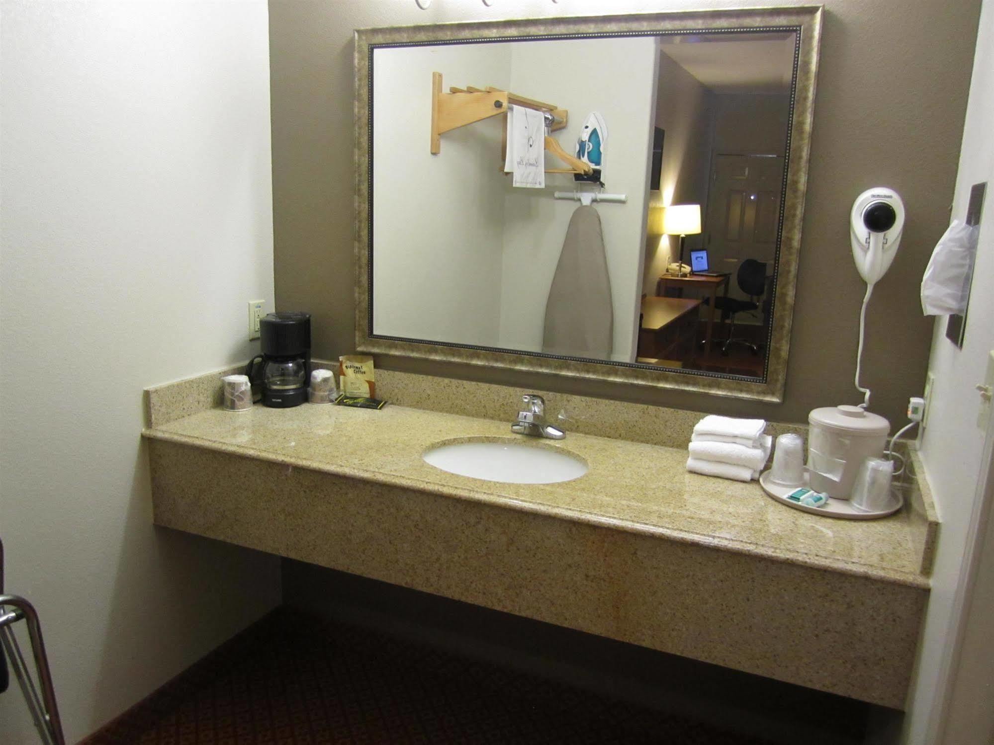 Executive Inn & Suites - Jewett ภายนอก รูปภาพ